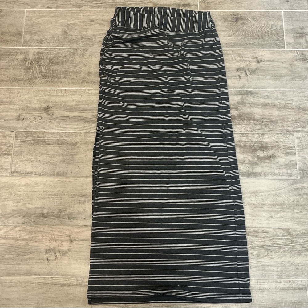 Athleta Skirt Womens‎ Size Small Gray Stripe Maxi Stretch Athletic Casual
